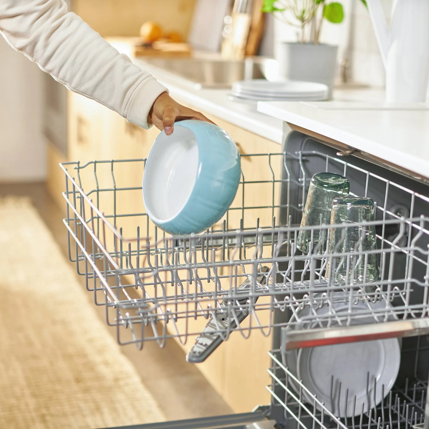 Frisco Slanted Ceramic Dog Bowl 6 Frisco Slanted Ceramic Dog Bowl - Image 4